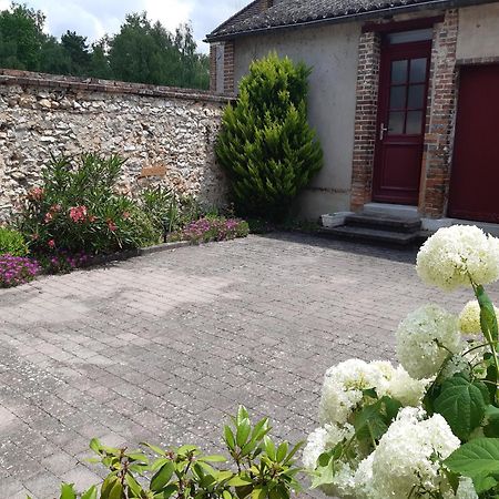 Villa Les Volets Rouges Neuvy-sur-Barangeon Esterno foto